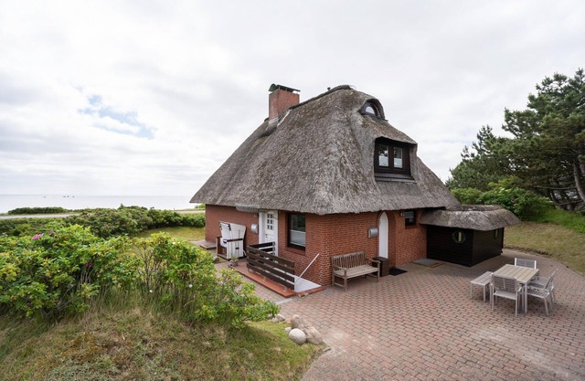 Fantastic apartment under thatch for 5 people, sea view, parking space, WLAN.