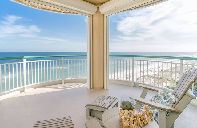 Fantastic Balcony ~ Indoor And Outdoor Pools ~ Hot Tubs ~ Tennis Courts!