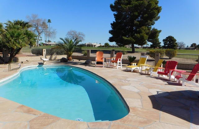Fantastic! Chill 3 Bedroom Retreat on Sun City on a GOLF Course