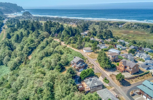 Fantastic Custom Ocean-View Home Near Neskowin has Deck, Spa Tub, Hot Tub!