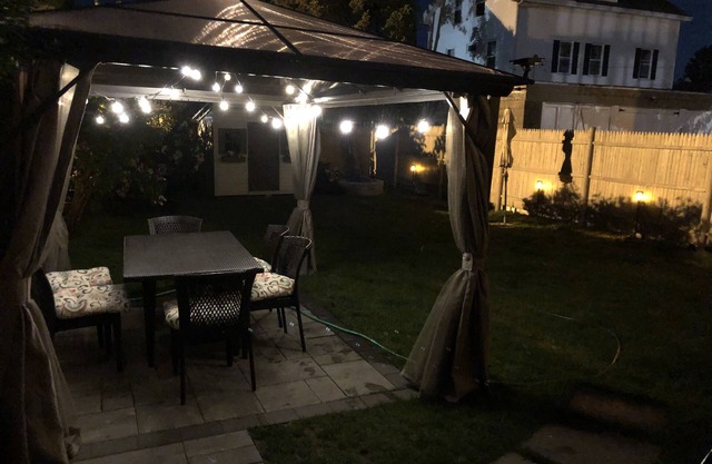 Fantastic home with yard on Thames