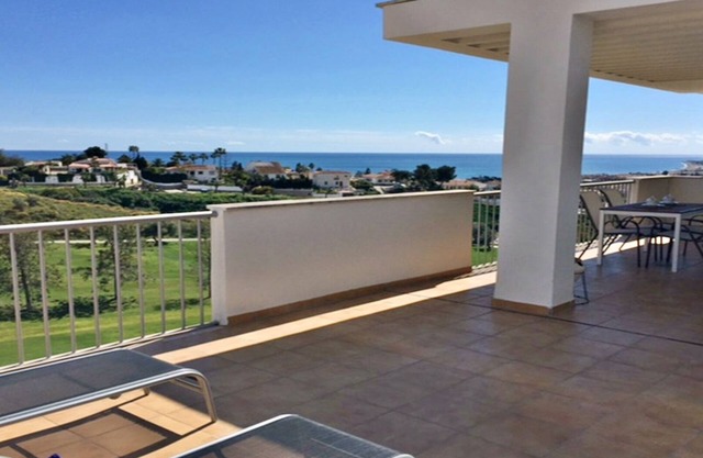Fantastic penthouse for rent overlooking the sea and the golf course