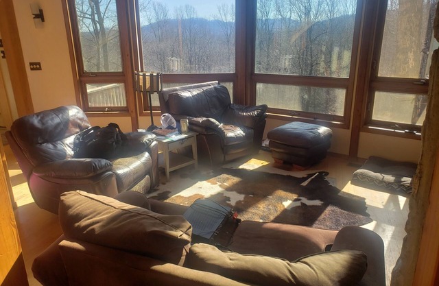Fantastic Post & Beam 5br Valley location near All Pool, Lake, Beach, Sleep 16