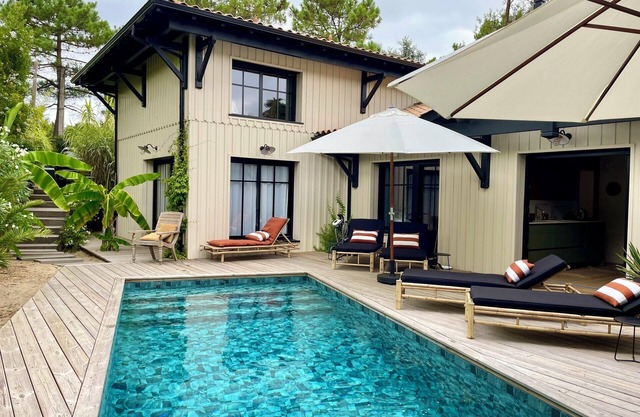 Fantastic villa with pool and jacuzzi near the lighthouse