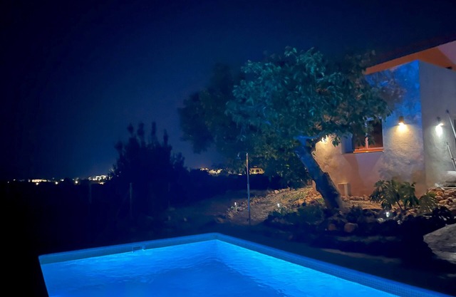 Fantastic villa with pool 10 minutes drive from the beach.