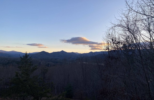 Fantastic Year Round Mountain Range View!