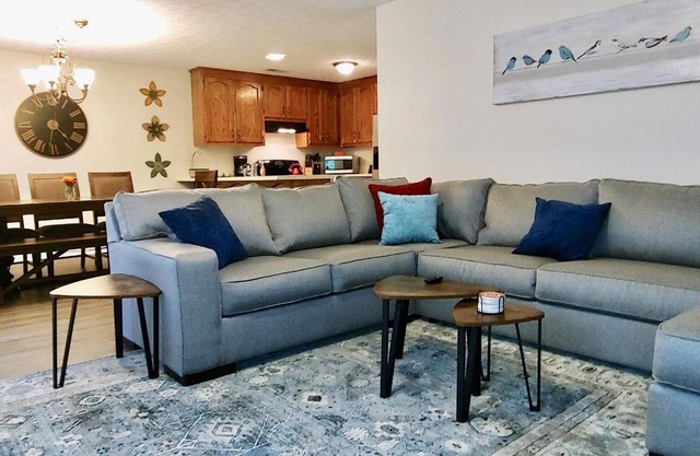 FARM FRESH.NEWLY RENOVATED 2 BR/2BA minutes away from UGA and Downtown.