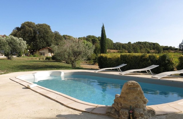 FARM WITH BEAUTIFUL POOL Luberon