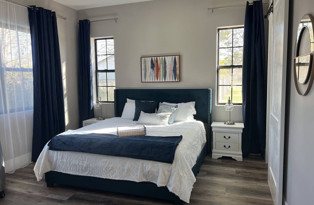 Farmhouse acre casita minutes from city amenities