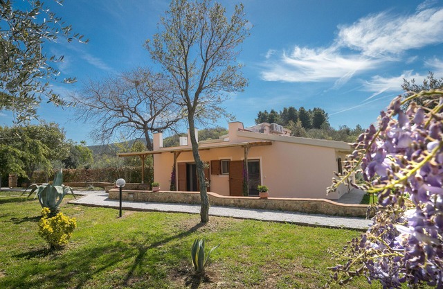 Farmhouse 'Al Posto Giusto - Gioia' with Shared Garden, Wi-Fi and Air Conditioning