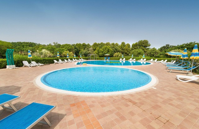 Farmhouse "Il Girasole - Uva" with Shared Pool & Wi-Fi