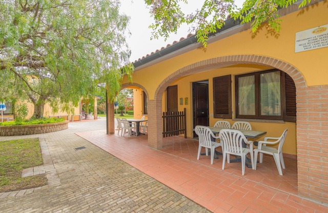 Farmhouse "Il Girasole - Malva" with Shared Pool, Shared Garden & Wi-Fi