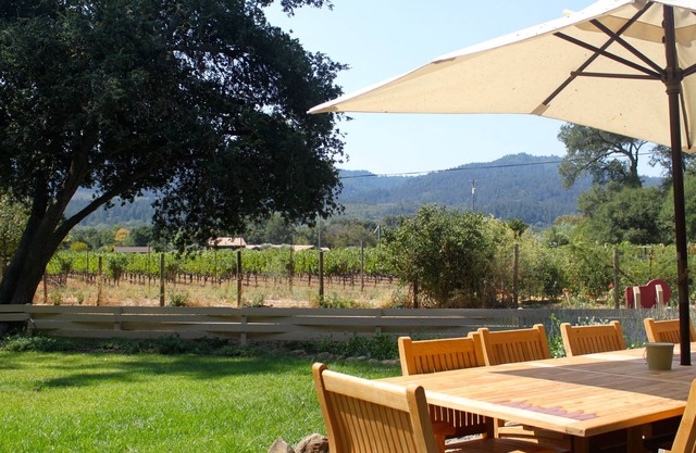 Farmhouse in the Heart of Napa Valley. Pool and Hot Tub