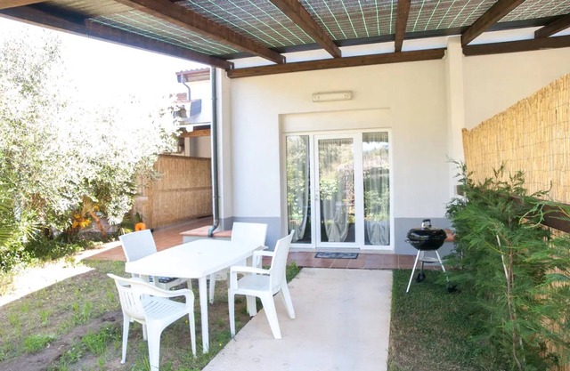 Farmhouse 'Trilocale Vicino Al Mare' with Private Garden, Wi-Fi and Air Conditioning