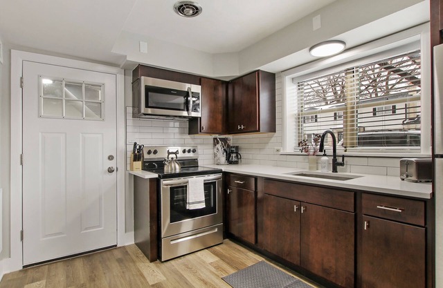 Fascinating 1BR Apartment in Skokie