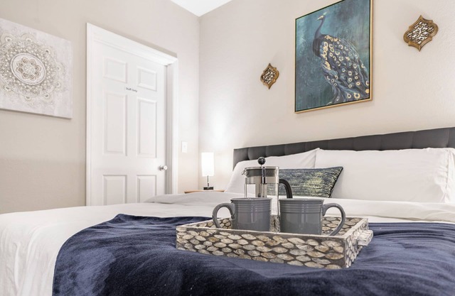 Fast WiFi, Gym, King Bed, Free Parking