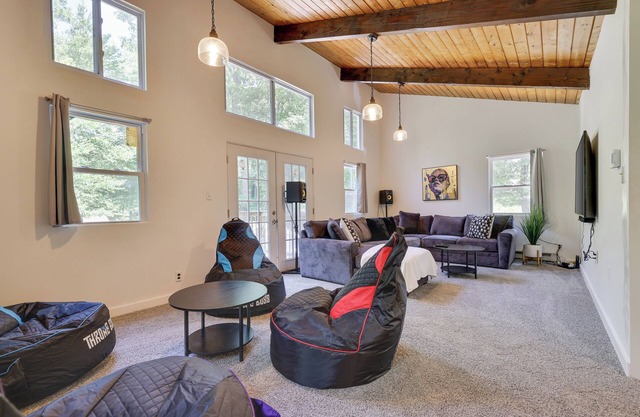 Fast Wifi/Lake/Water Park/Events/Gatherings/Firepit/Theater/AC
