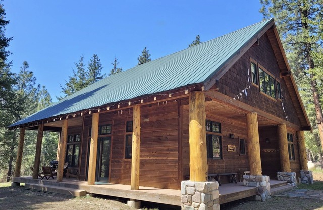 Fawn Glen Cabin in Mazama, Wa! Close to Ski/Sports Trail!