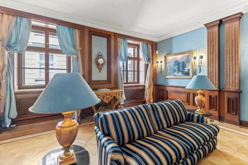 Feel History & Enjoy Luxury