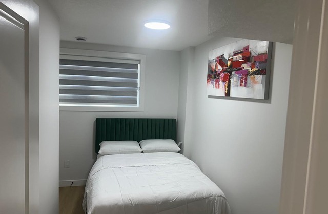 Feel Like Home spacious 2-bedroom 1 bath Suite in NW Calgary