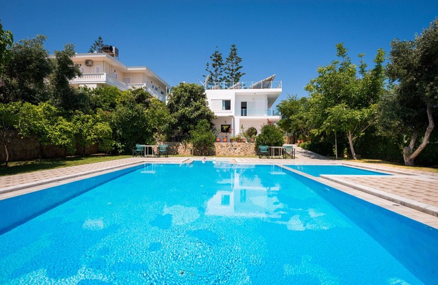 Feel like Home, sunlight apartment, seaview & pool