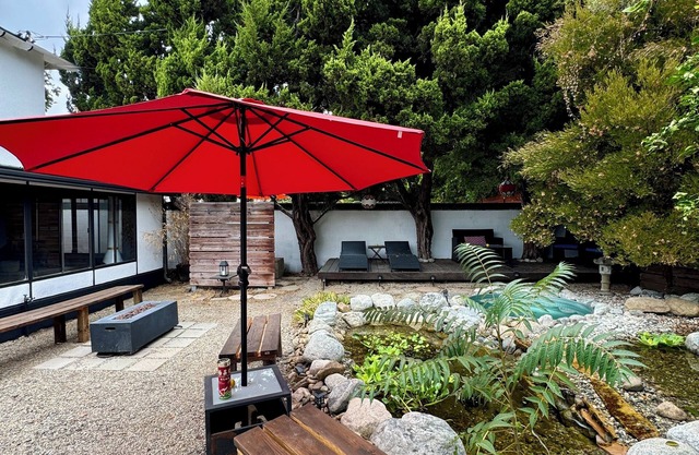 Feeling Zen vibe with huge backyard near rose bowl Pasadena
