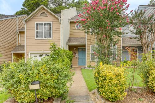 Fenced Yard and Pool Access Lawrenceville Retreat!
