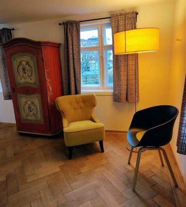 Ferienwohnung RESL - geschmackvoll renoviert & zentral im historischen Schindelhaus