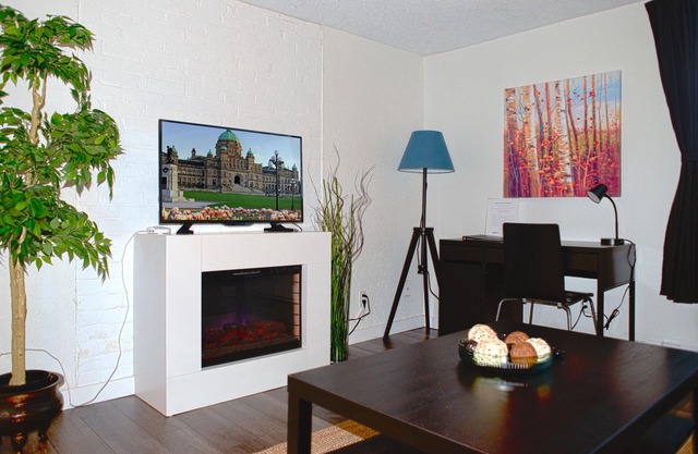 Fernwood House - Renovated Modern One Bedroom ★ ★ ★ ★ ★