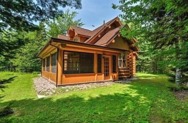 Fiddler Lake Resort Chalet Bear 25
