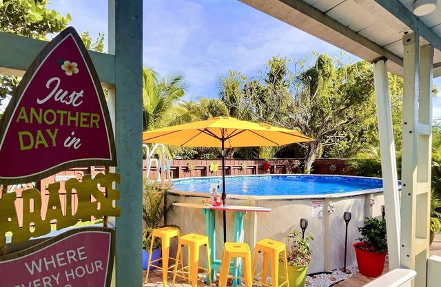 Fiesta Paradise: Heated Pool, Patio, BBQ