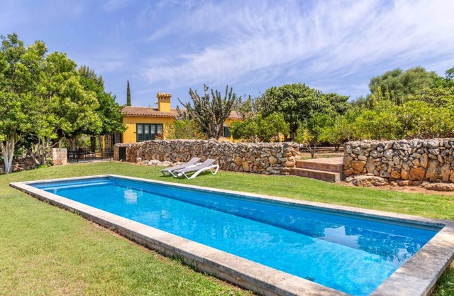 Finca near Porto Cristo, 3 bedrooms; 3 bathrooms, 1 toilet, pool 4 x 12, lawns