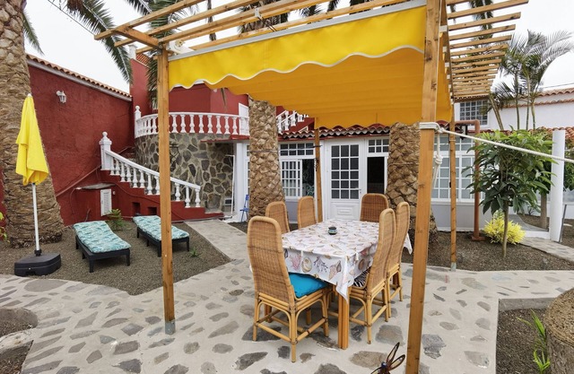'Finca Tropical Icod' with Sea Views, Private Terrace and Wi-Fi