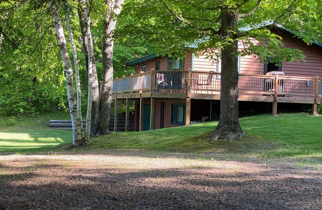 Find your Adventure at Lazy Moose Cabin on Beautiful Moose Lake/Wireless Int.