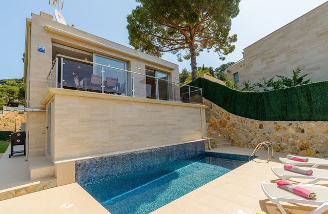 Fiona by Danlux Imvest. nice house whith pool