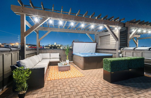 FIRE & ICE - TWO MIDTOWN HOMES - ROOFTOP HOT TUBS