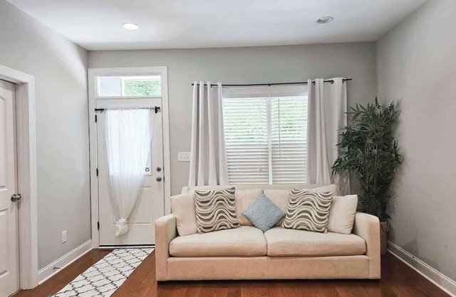 Fire Pit - 4 Min. from UNC - 7 Min. from Carrboro - Fast Wi-Fi