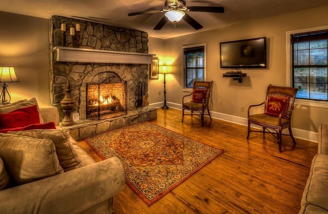 Firefly Lake House- Pet Friendly | Lake Front Home | Screened Porch | Lake Nottely