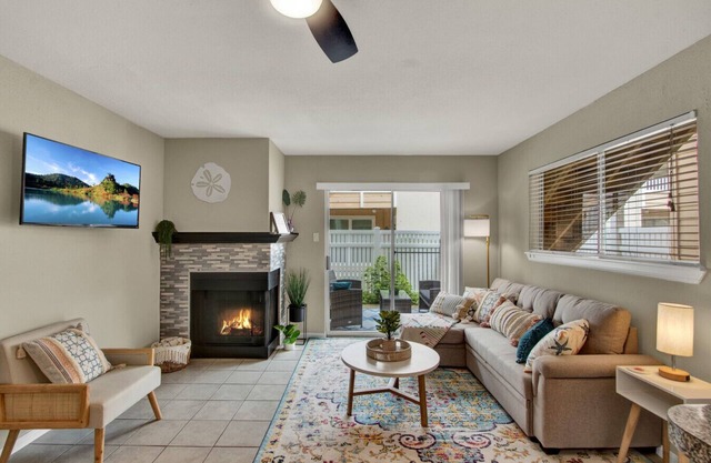 First Floor Condo | Walk 2 Beach | King Bed
