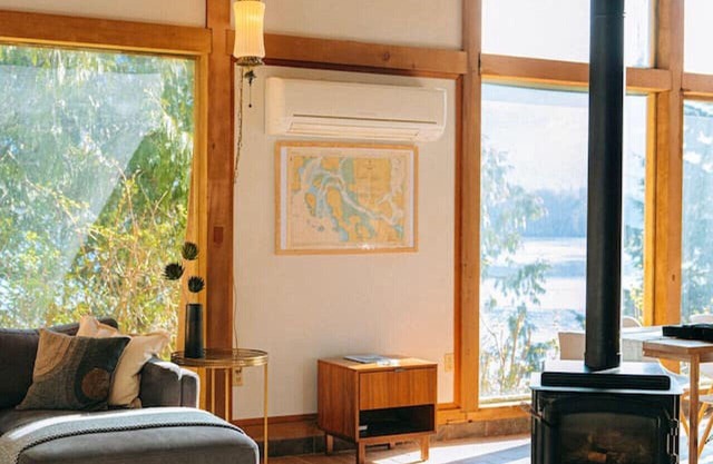 First Light: Waterfront, Hot Tub/Sauna + EV/1 bed