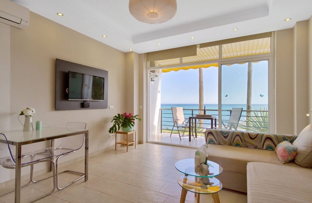 First line of beach. Santa Clara Castle. Reformed. Wifi. Smart TV.