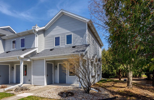Fish Creek Condo-Next to Shopping and restaurants