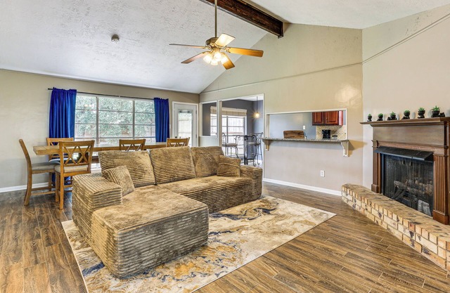 Fish, Golf, Explore: Home 3 Mi to Prien Lake Park!