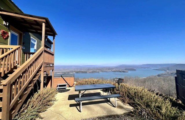 Fish Tales Cabin – Spacious Retreat with Hot Tub