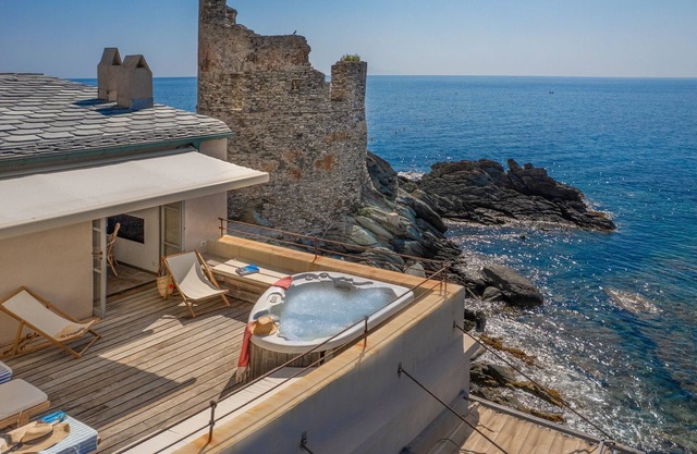Fisherman's cottage in Cap Corse with direct access to the sea