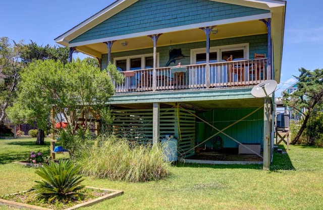 Fisherman's Dream, Cozy Canal Front W/ Private Dock, Kayaks, & Dog Friendly