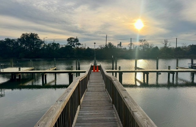 Fishermen! 2-bedroom condo on awesome Willoughby Spit in Norfolk!