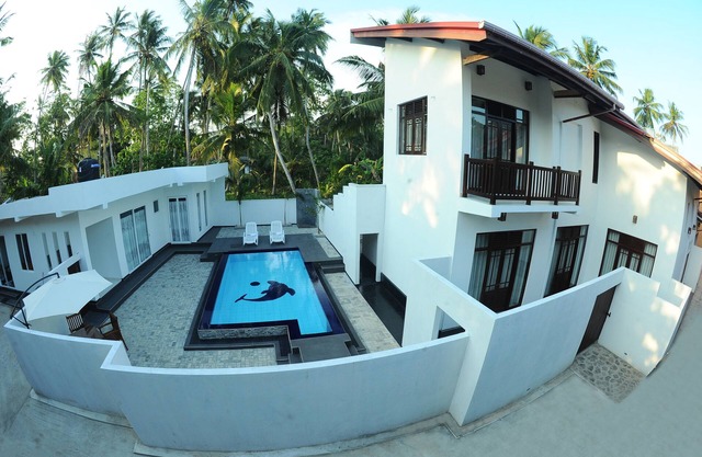 FIVE BEDROOM DELUXE VILLA WITH PRIVATE SWIMMING POOL