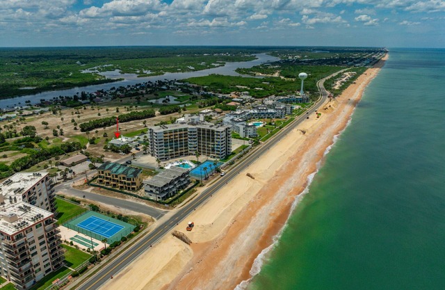 Flagler Beach townhouse, Walking Distance to Beach!