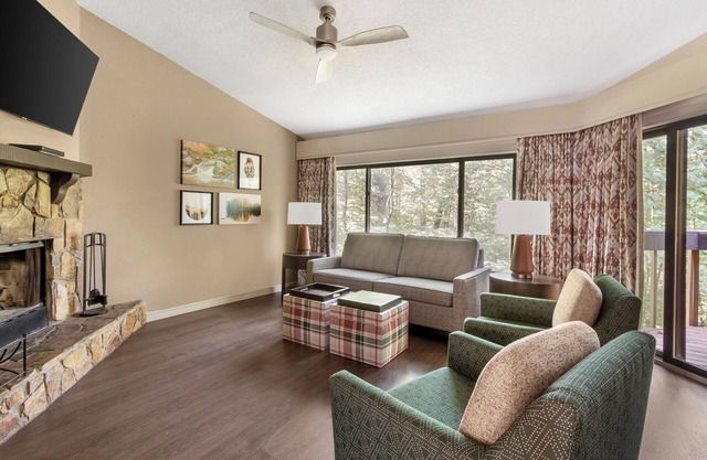 FLASH SALE! Deluxe Suite Near Sapphire Valley Ski Area w/Resort Indoor Pool, WiFi & More